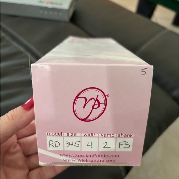 Russian Pointe Rubin Pointe Shoes - Picture 2 of 2